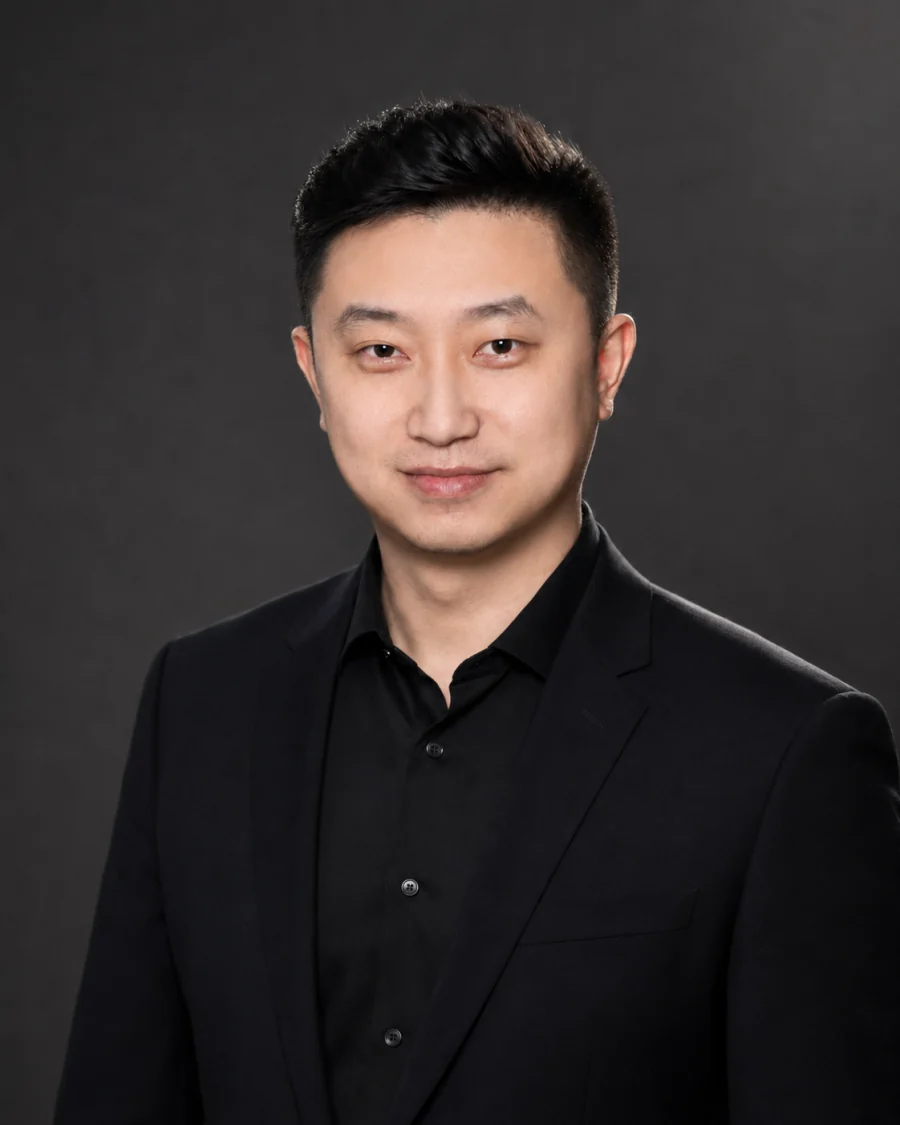 冯骞,鲸域人工智能创始人、AI 商业架构师